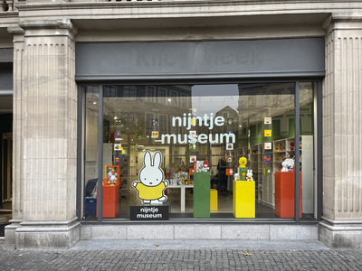 903643 Gezicht op de tijdelijke lokatie van het nijntje museum (Oudegracht 167) te Utrecht.